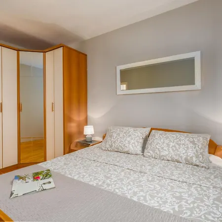 Sara Premium Appartement Funtana