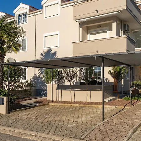 Sara Premium Appartement Funtana